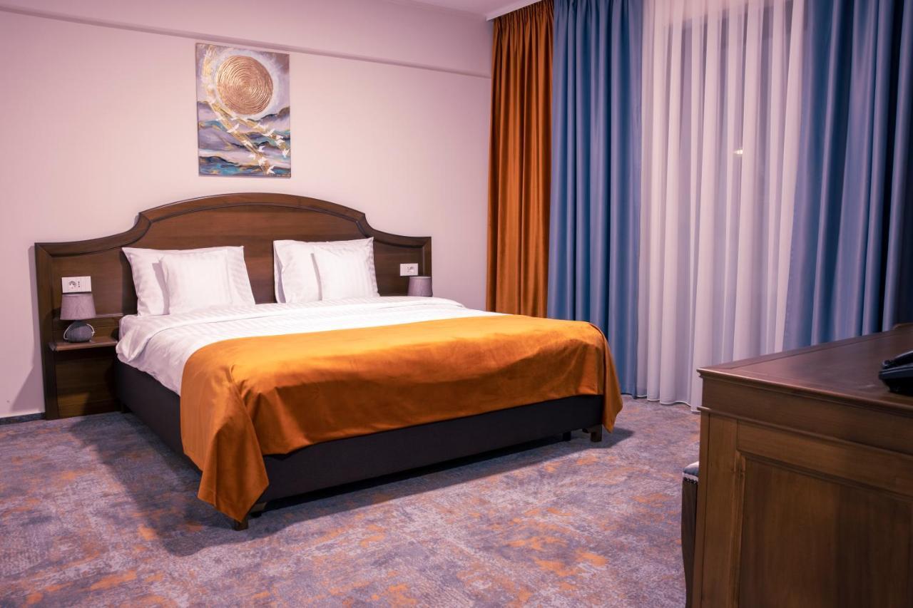 Hotel Aura Unirii อัลบายูเลีย ภายนอก รูปภาพ