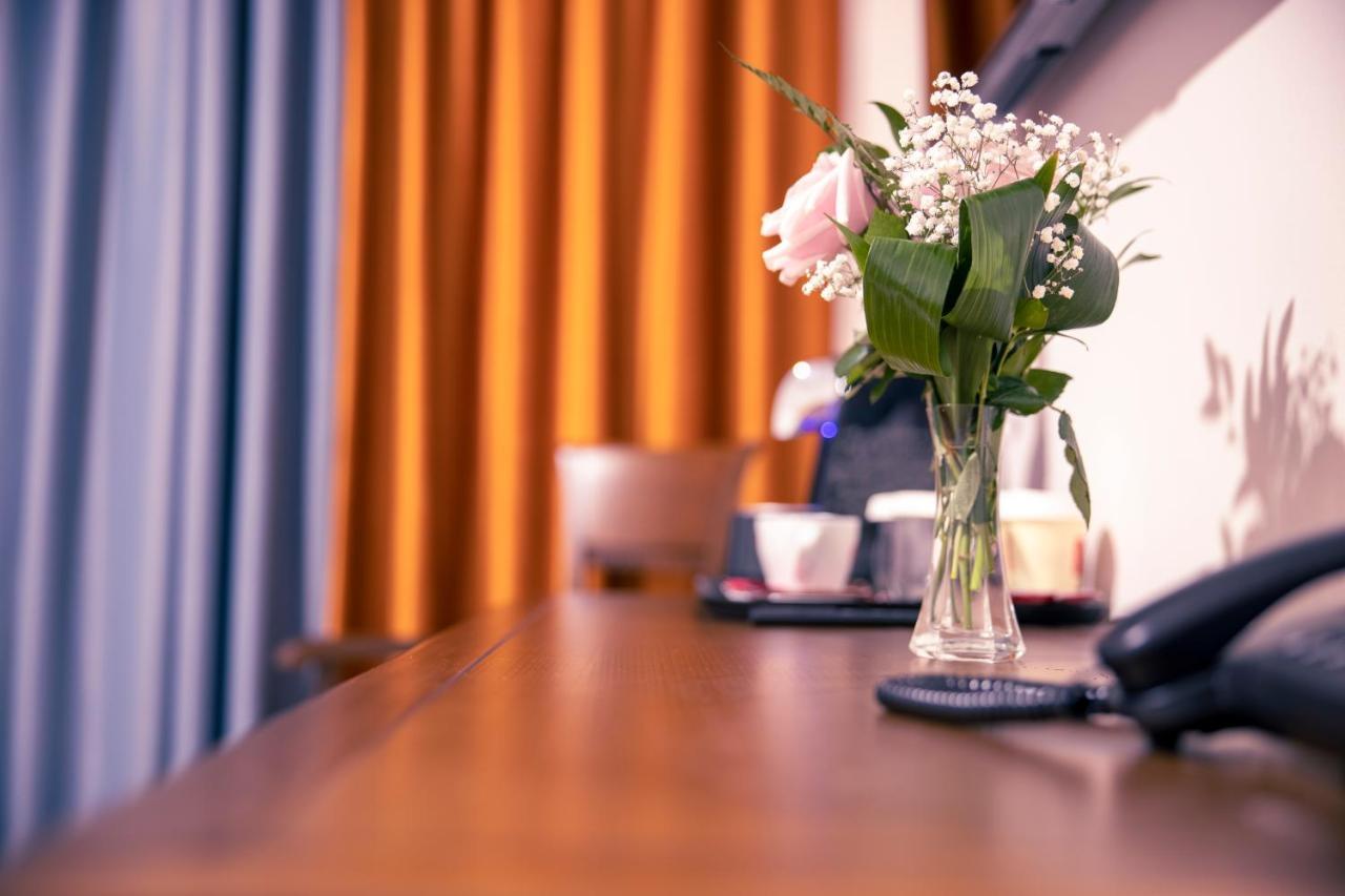 Hotel Aura Unirii อัลบายูเลีย ภายนอก รูปภาพ