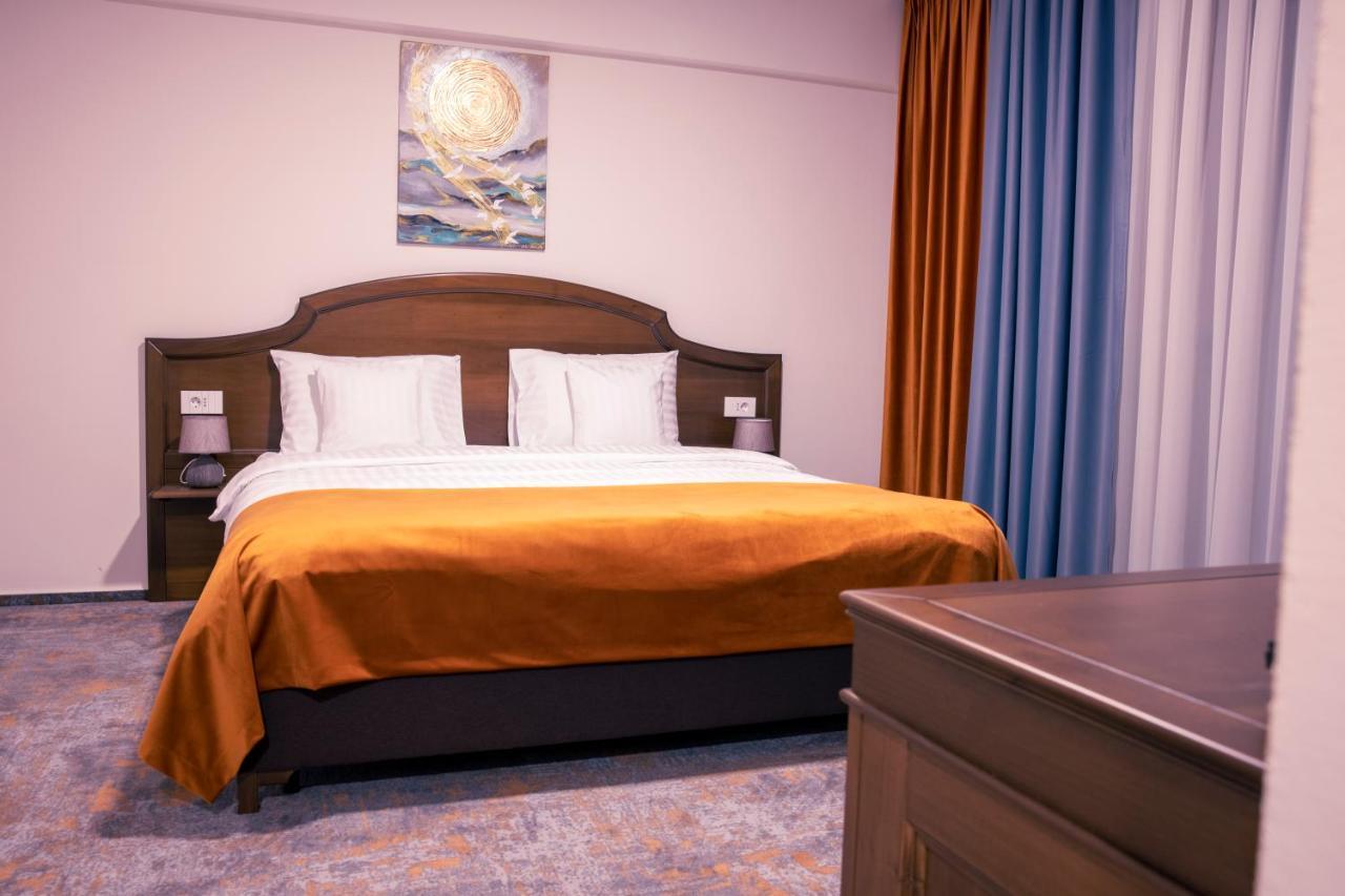 Hotel Aura Unirii อัลบายูเลีย ภายนอก รูปภาพ