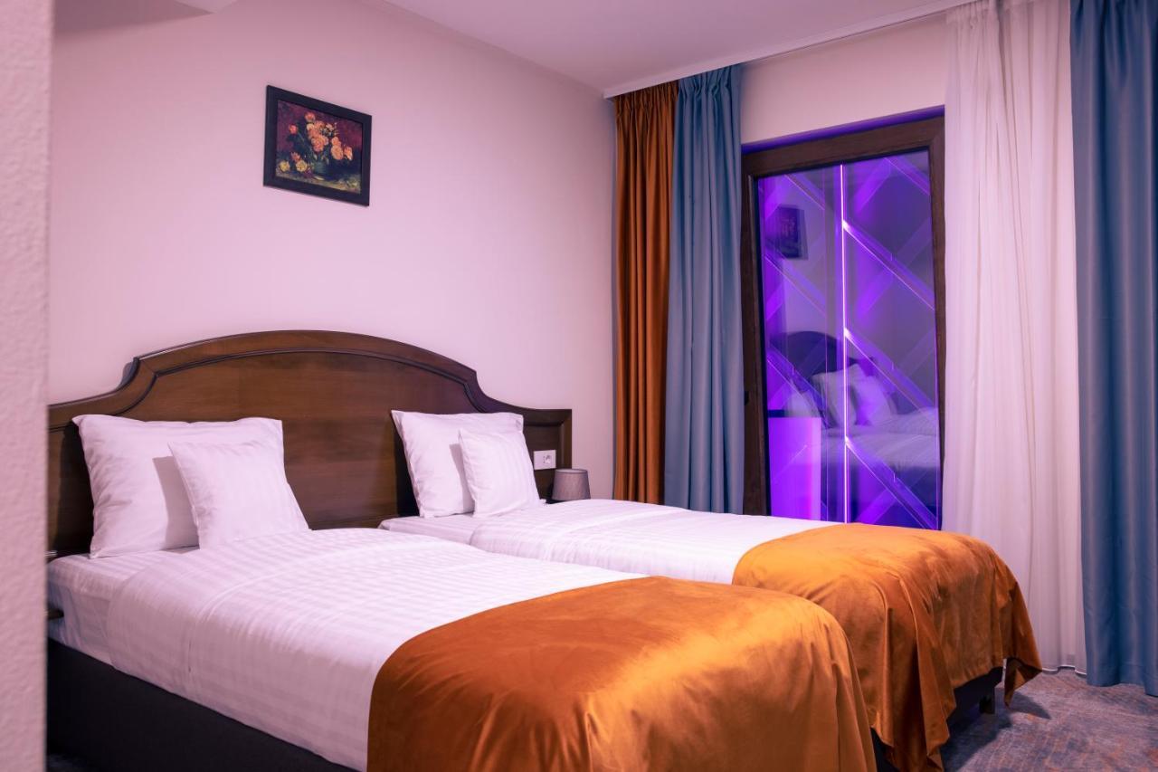 Hotel Aura Unirii อัลบายูเลีย ภายนอก รูปภาพ