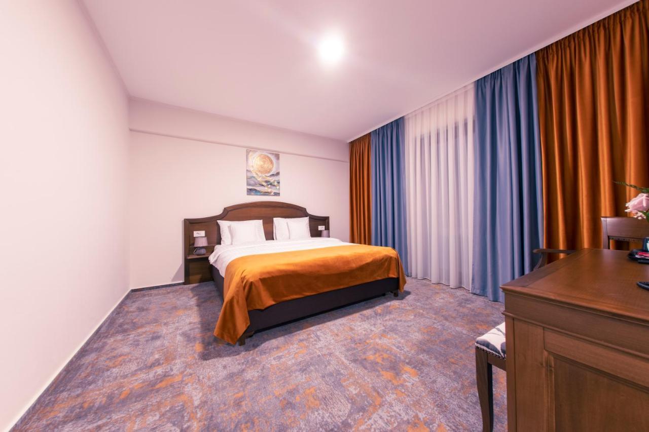 Hotel Aura Unirii อัลบายูเลีย ภายนอก รูปภาพ