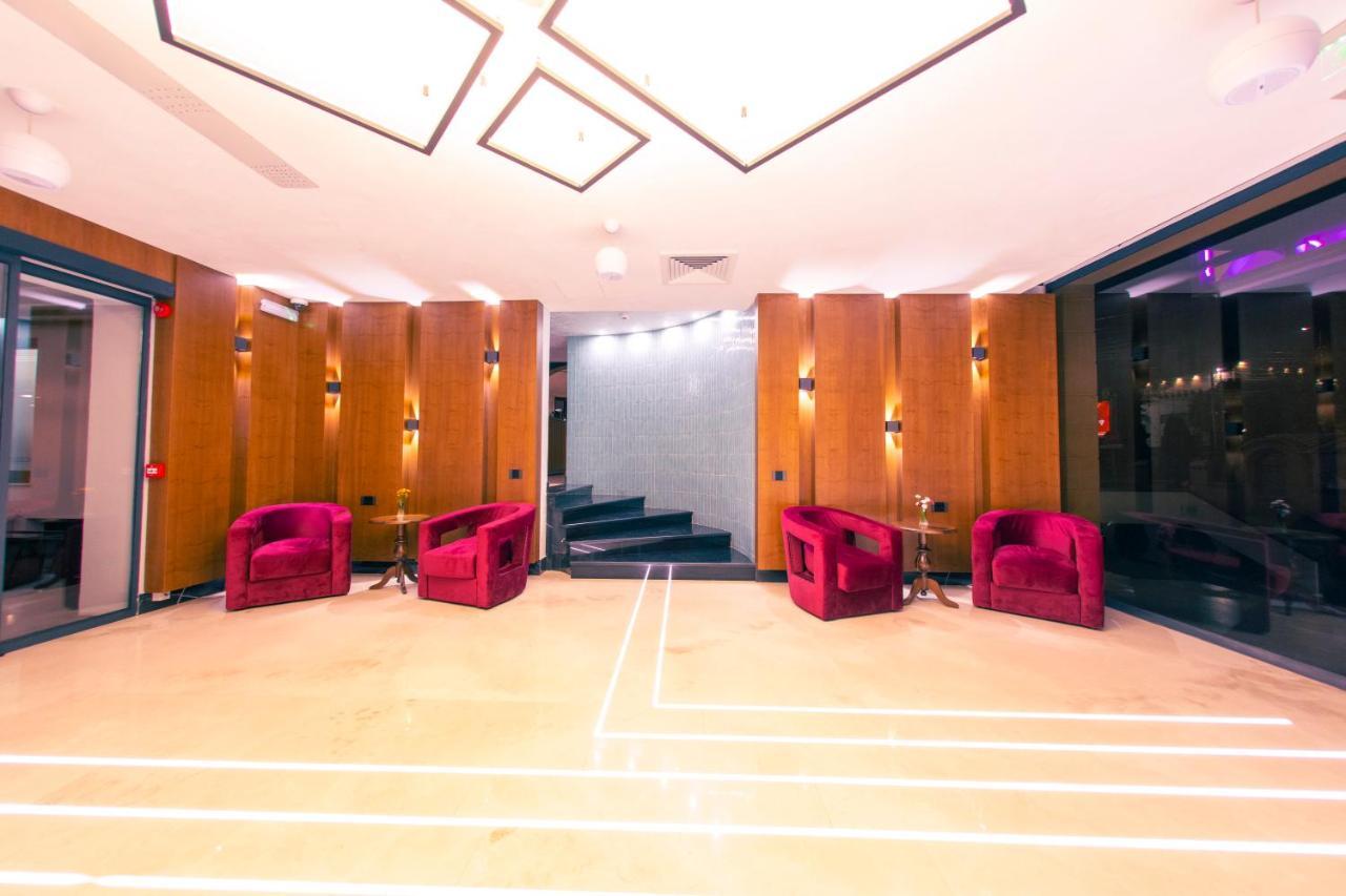 Hotel Aura Unirii อัลบายูเลีย ภายนอก รูปภาพ