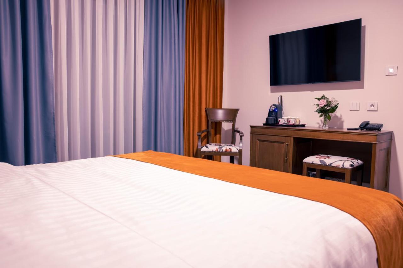 Hotel Aura Unirii อัลบายูเลีย ภายนอก รูปภาพ